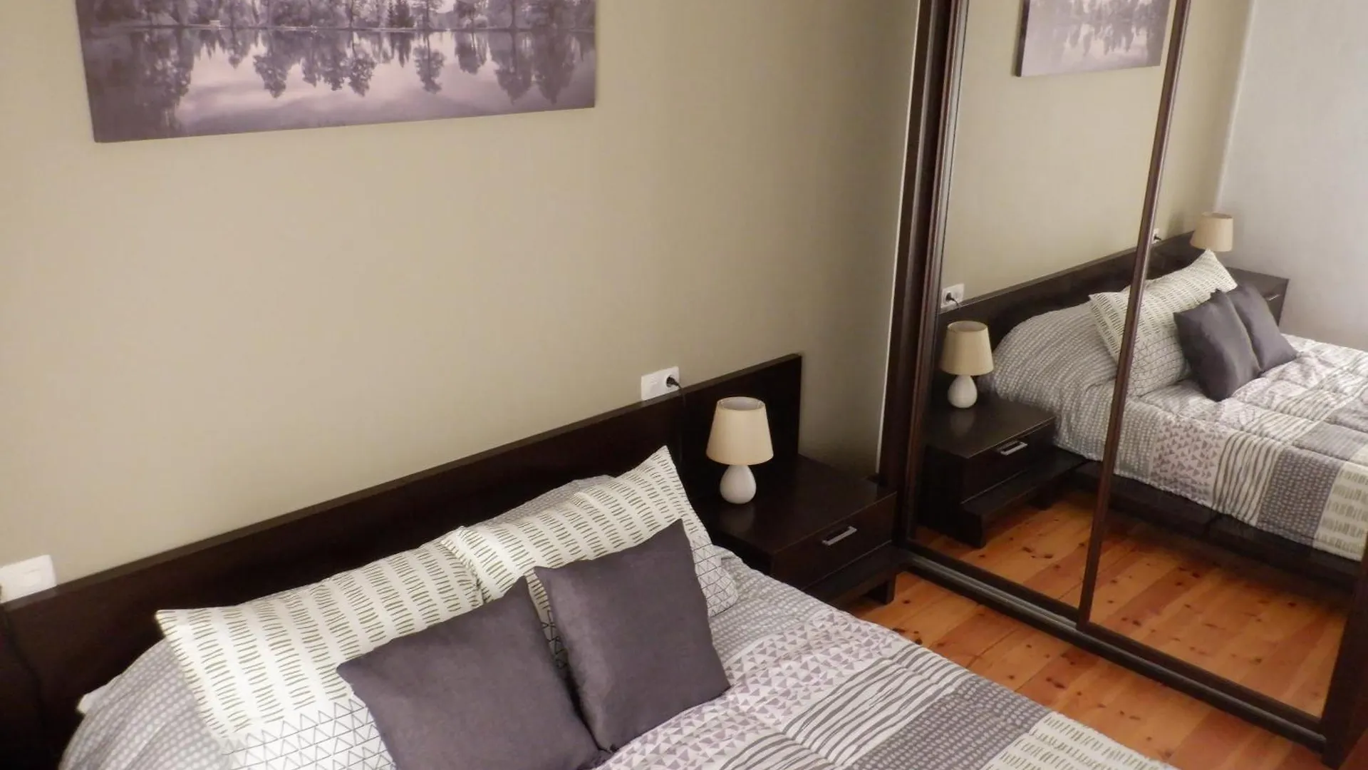 Cal Abel Apartment Gombren