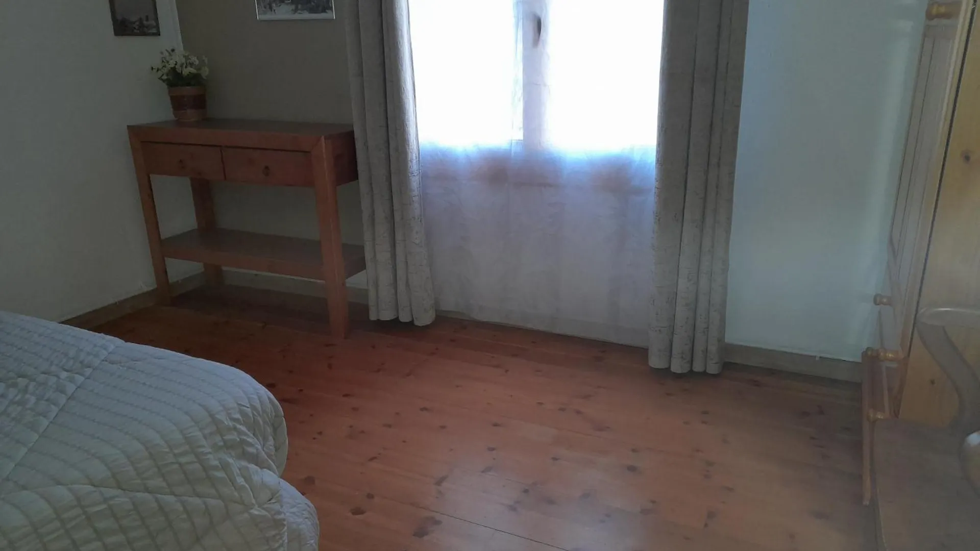 Cal Abel Apartment Gombren
